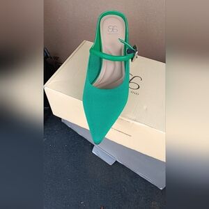 Elegant Green Pointed Toe Heels